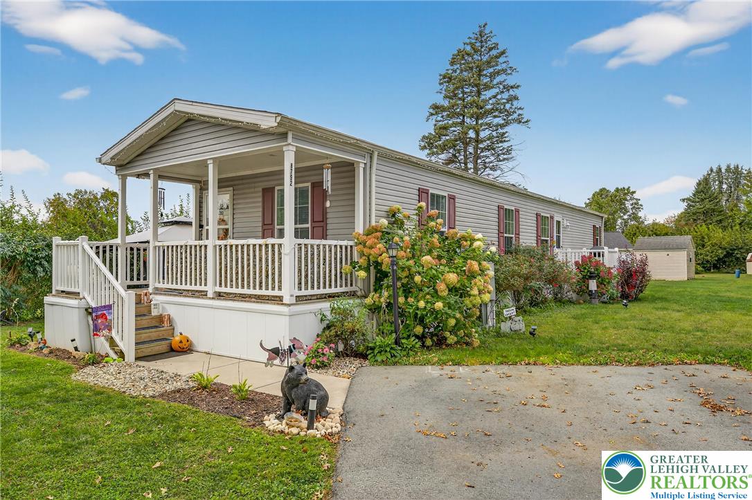 a view of front of house with a yard