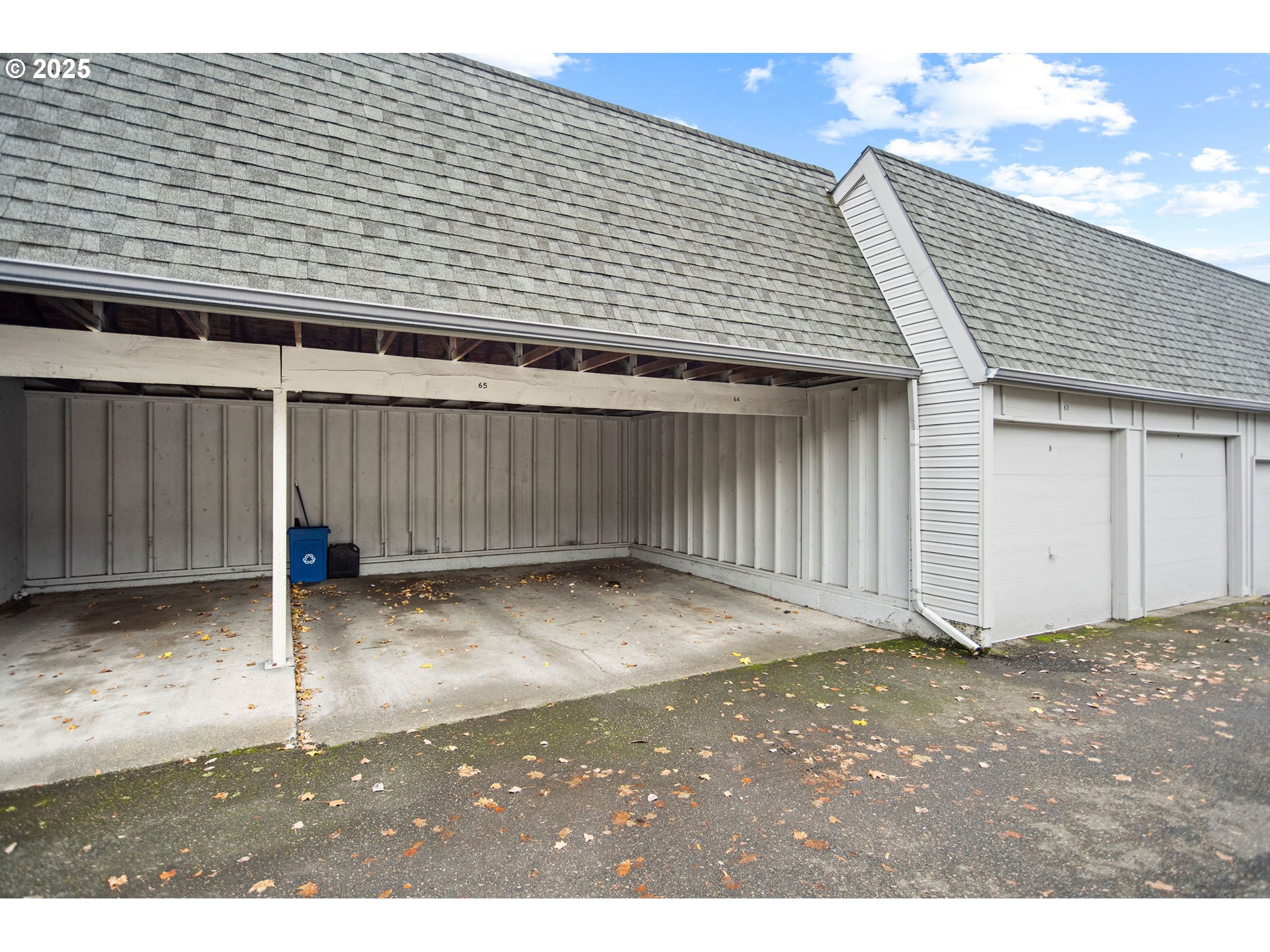 311 Northeast 85th Street, Unit R Vancouver, WA 98665 - Photo 33 of 34 a backyard of a house