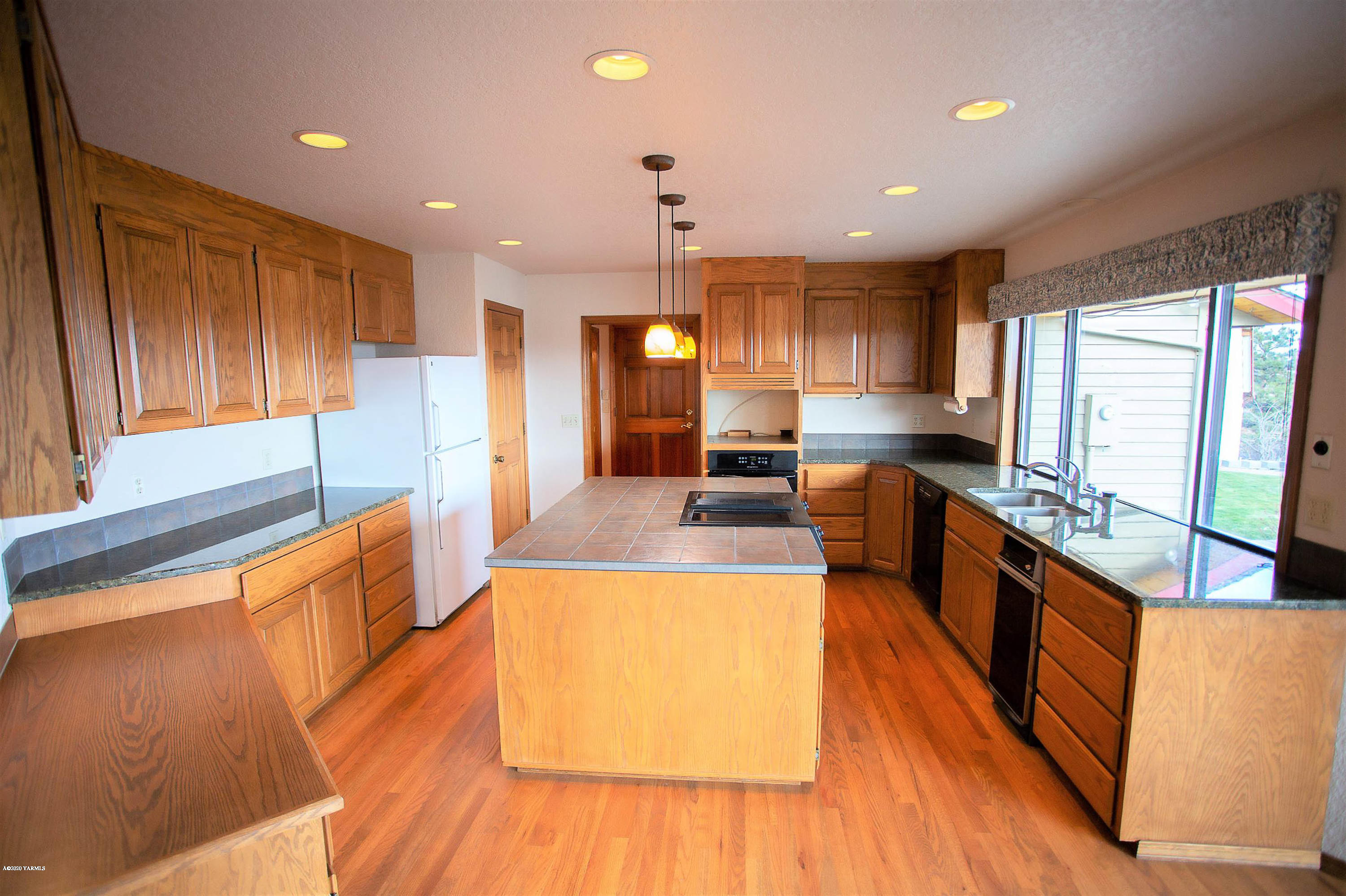 11108 Summitview Ext Road Yakima, WA 98908 - Photo 8 of 51 a large kitchen with stainless steel appliances granite countertop a large stove a sink dishwasher and a refrigerator with wooden floor