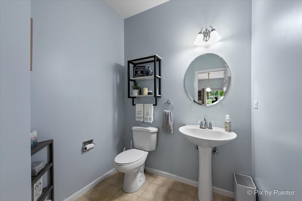 2138 Vanderbilt Drive Geneva, IL 60134 - Photo 8 of 18 a bathroom with a toilet sink and mirror