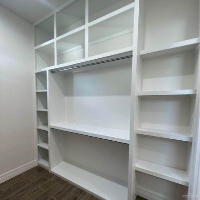 804 Grayson Avenue McAllen, TX 78504 - Photo 20 of 30 a view of an empty walk in closet