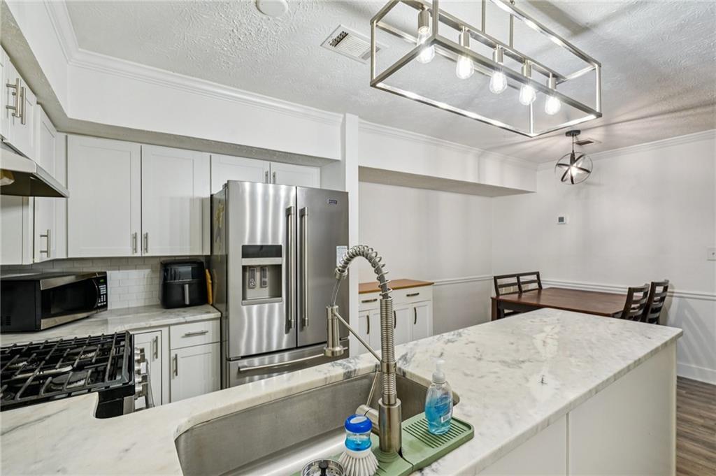 2071 Brian Way Decatur, GA 30033 - Photo 11 of 24