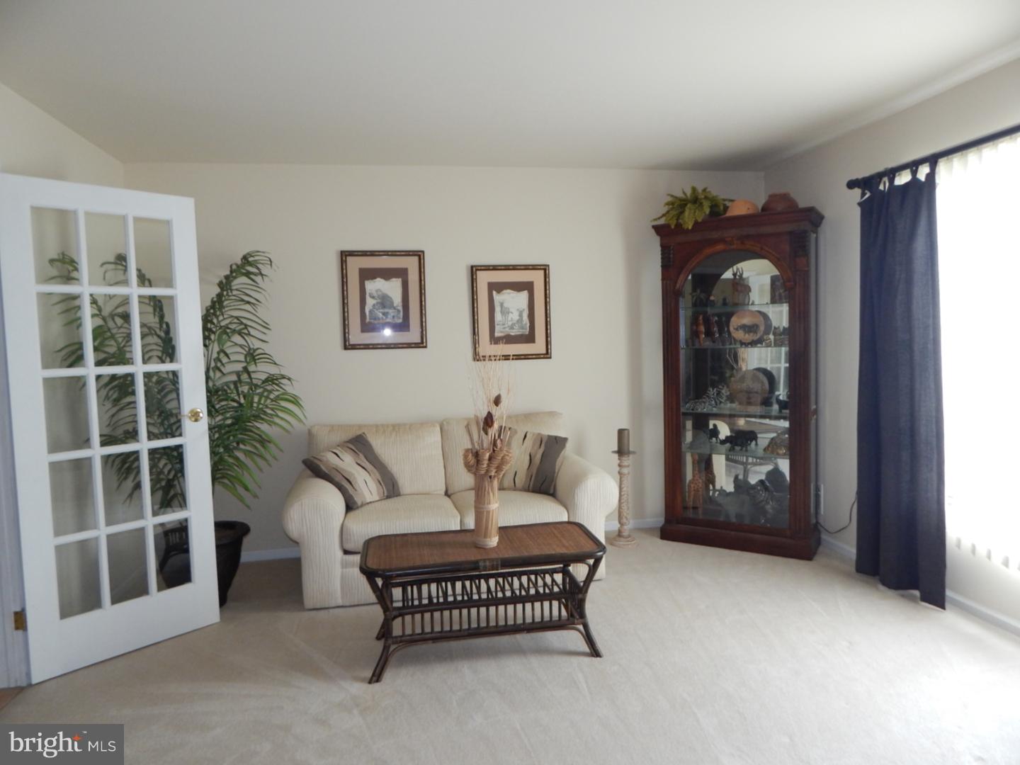 7 Merrick Road Hamilton, NJ 08691 - Photo 5 of 25 Living Room