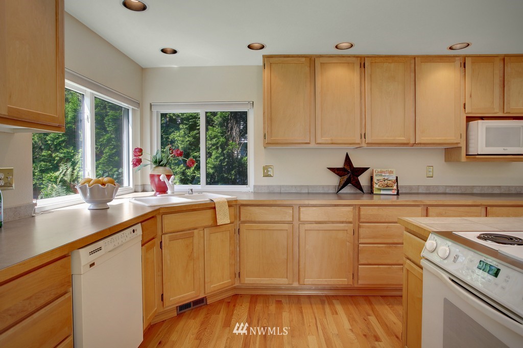18349 160th Place Southeast Renton, WA 98058 - Photo 9 of 22 Gallery Image 9