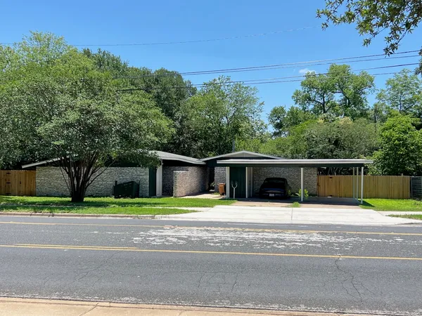 $2,050 | 2305 Western Trails Boulevard, Unit A, Austin, TX 78745