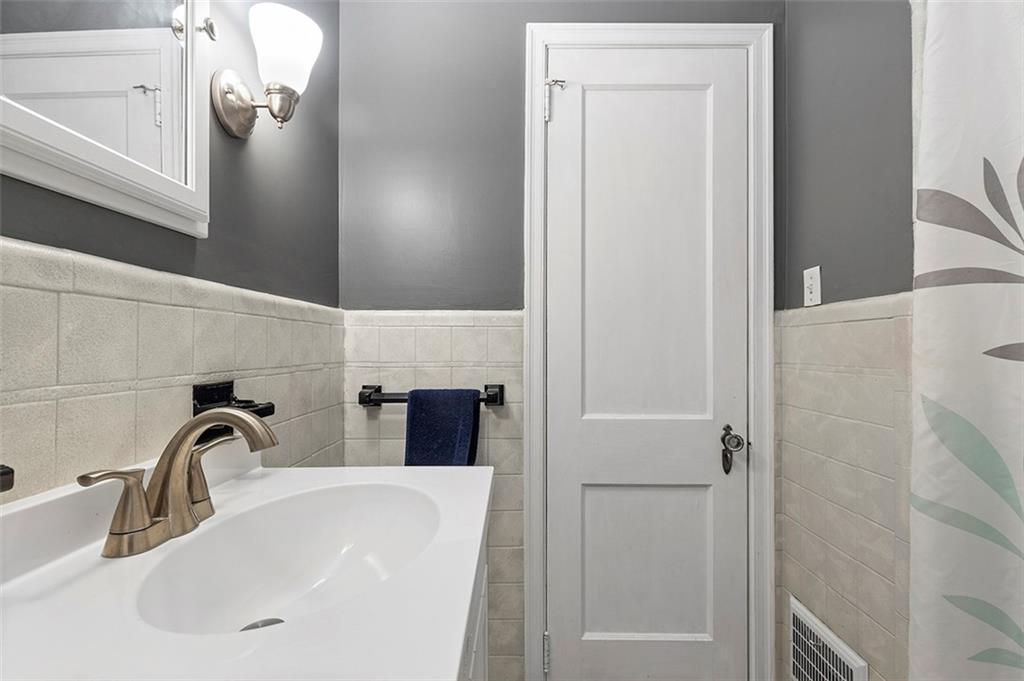 133 Spring Grove Road Pittsburgh, PA 15235 - Photo 11 of 22 Gallery Image 11