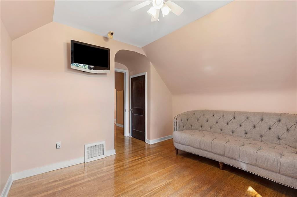 133 Spring Grove Road Pittsburgh, PA 15235 - Photo 17 of 22 Gallery Image 17