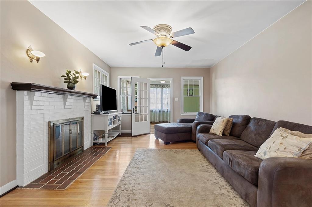 133 Spring Grove Road Pittsburgh, PA 15235 - Photo 3 of 22 Gallery Image 3