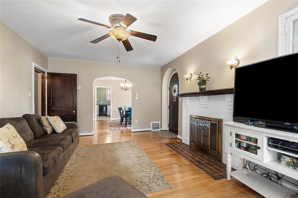 133 Spring Grove Road Pittsburgh, PA 15235 - Photo 4 of 22 Gallery Image 4