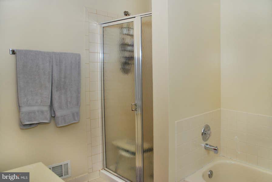 7900 Morning Ride Court Alexandria, VA 22315 - Photo 11 of 23 Bath (Master)