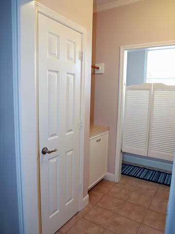 a view of a livingroom with closet