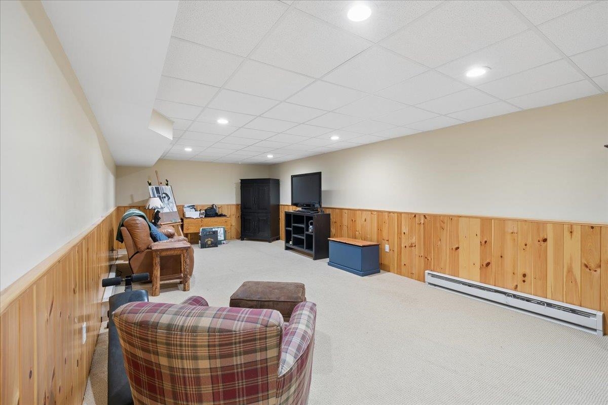 110 Hawthorne Village Road Nashua, NH 03062 - Photo 28 of 44