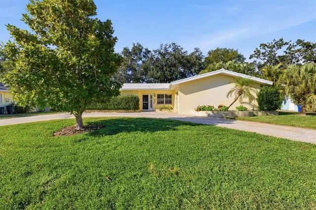 $575,000 | 2340 Armour Drive, Dunedin, FL 34698