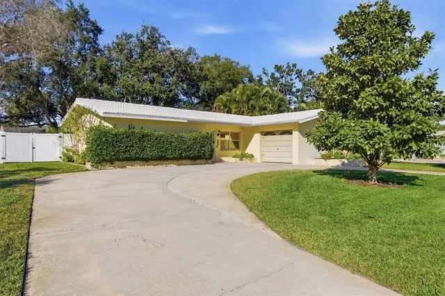 $575,000 | 2340 Armour Drive, Dunedin, FL 34698