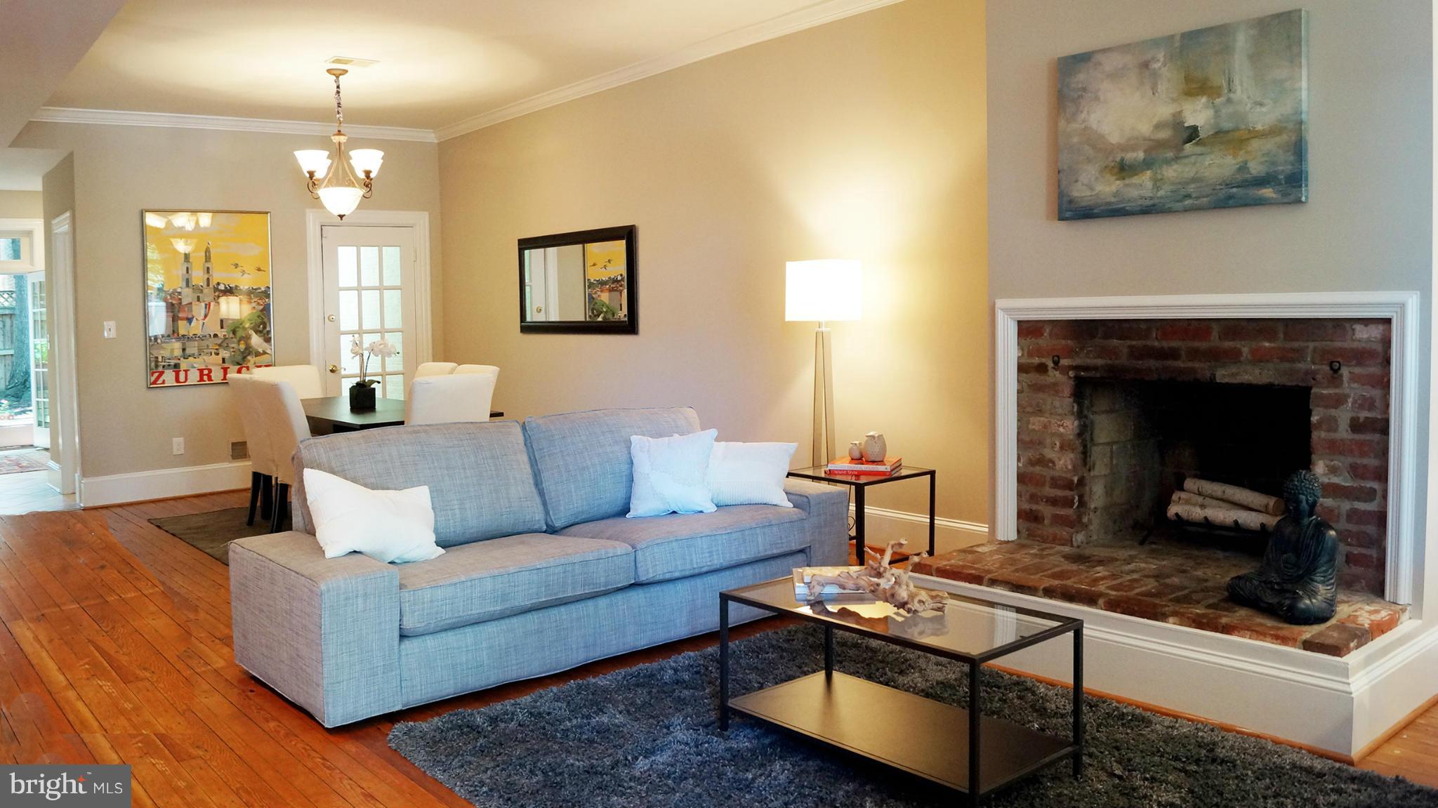 336 8th Street Southeast Washington, DC 20003 - Photo 3 of 25 Living Room