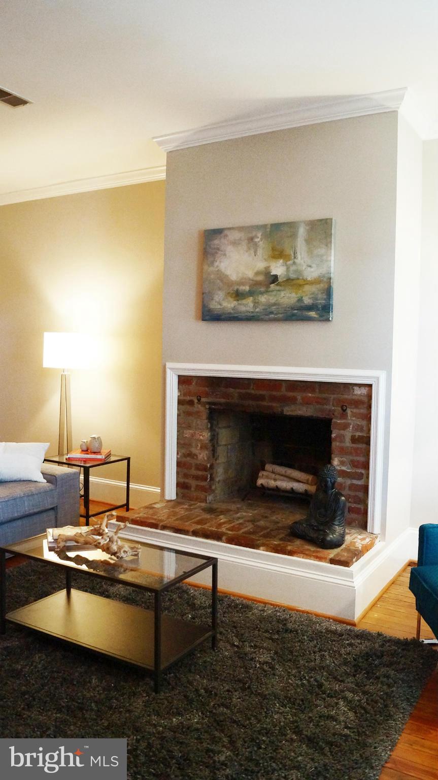 336 8th Street Southeast Washington, DC 20003 - Photo 4 of 25 Living Room