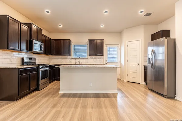 $2,200 | 13726 Newman Stage, San Antonio, TX 78254