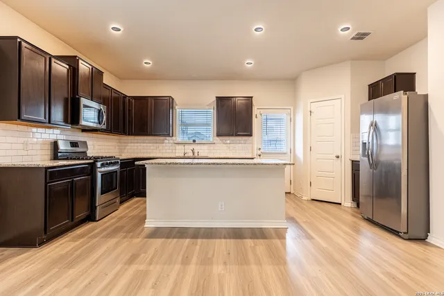 $2,400 | 13726 Newman Stage, San Antonio, TX 78254