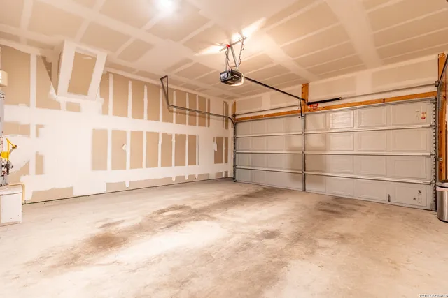 $2,400 | 13726 Newman Stage, San Antonio, TX 78254