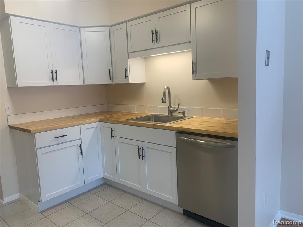 311 West Highland Road, Unit T13 Howell, MI 48843 - Photo 10 of 28 Gallery Image 10