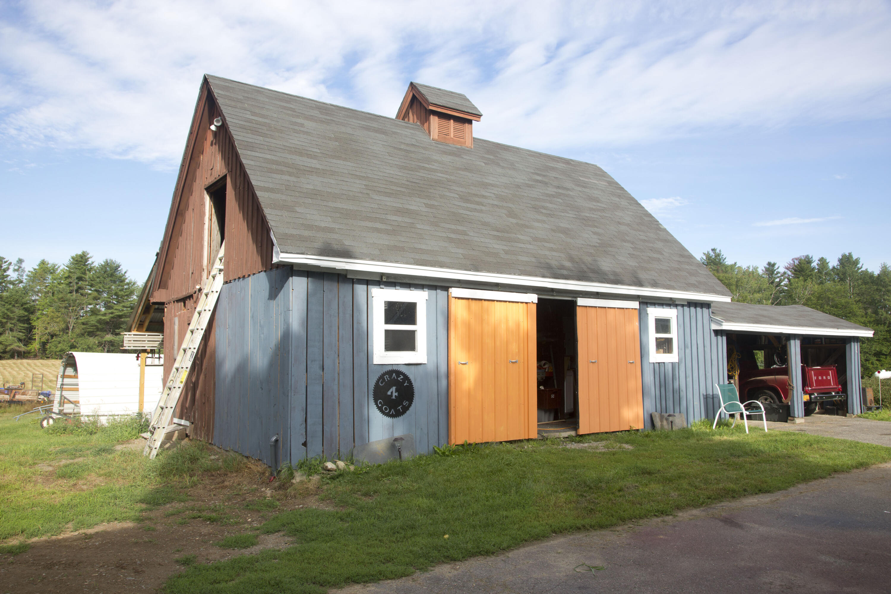 2142 Hudson Road Hudson, ME 04449 - Photo 6 of 39 3-4 horse stalls