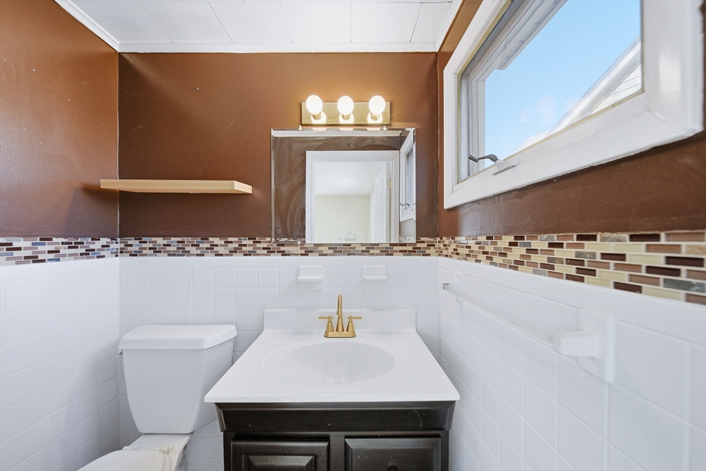 12 Eade Street Lynn, MA 01902 - Photo 11 of 29