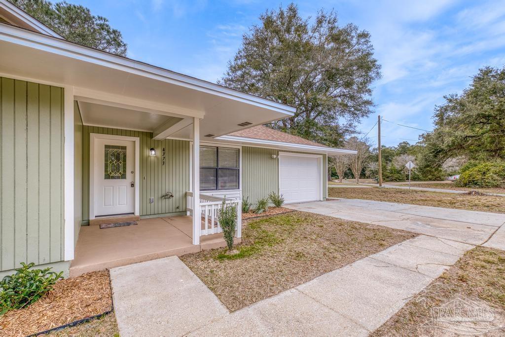 4373 Cecelia Court Pace, FL 32571 - Photo 3 of 44