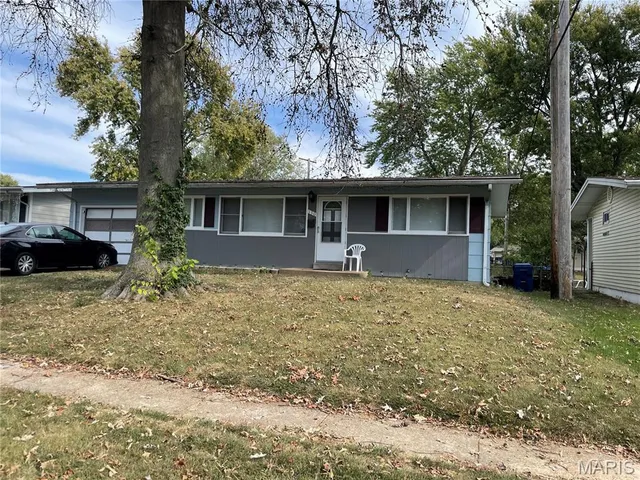 $350,000 | 130 Dauphin Lane, Florissant, MO 63033