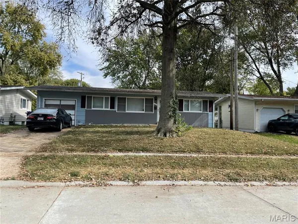 $135,000 | 130 Dauphin Lane, Florissant, MO 63033