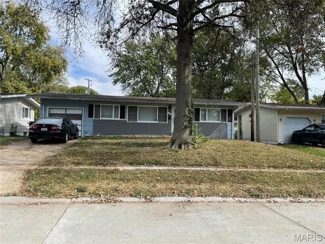 $350,000 | 130 Dauphin Lane, Florissant, MO 63033