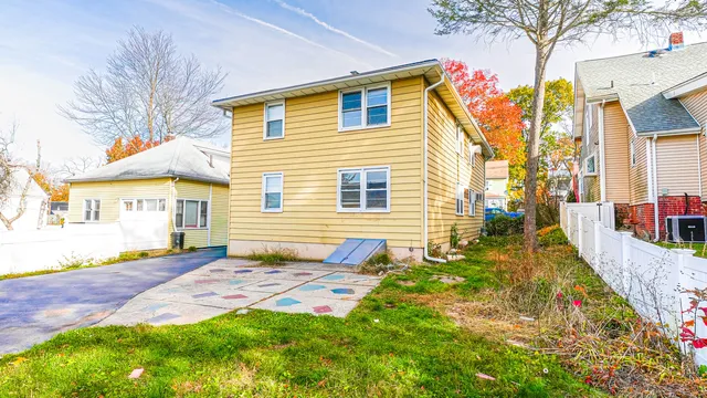 a view of a house with a yard