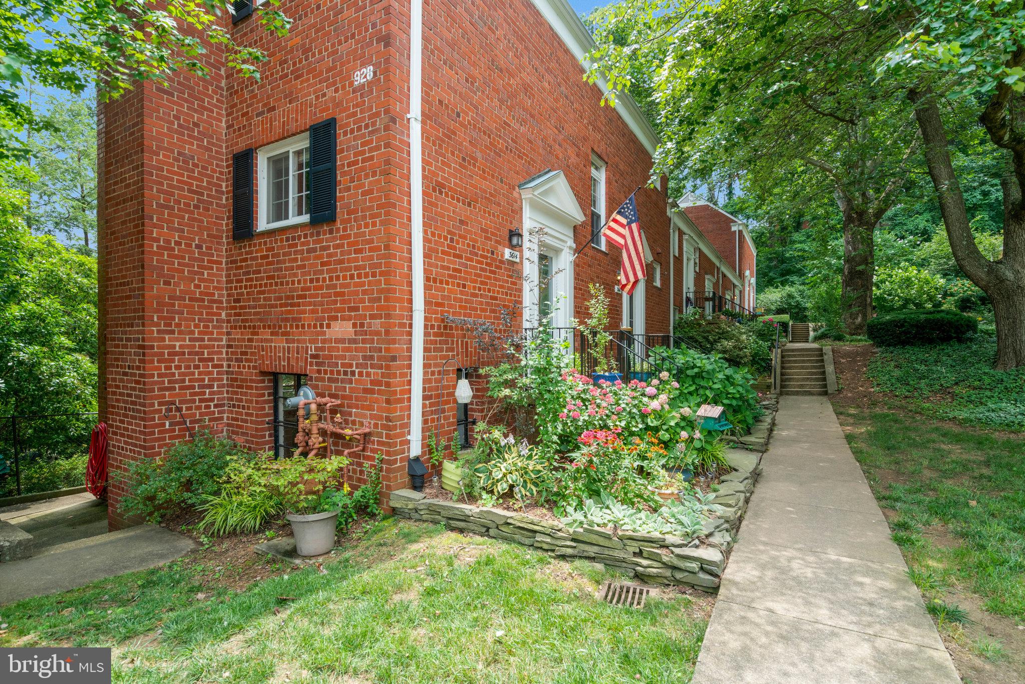 3614 Gunston Road Alexandria, VA 22302 - Photo 2 of 28