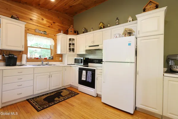 $689,000 | 454 East Shore Drive, Horicon, NY 12808