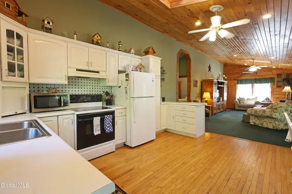 $689,000 | 454 East Shore Drive, Horicon, NY 12808