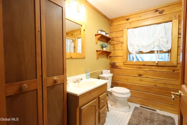 $689,000 | 454 East Shore Drive, Horicon, NY 12808