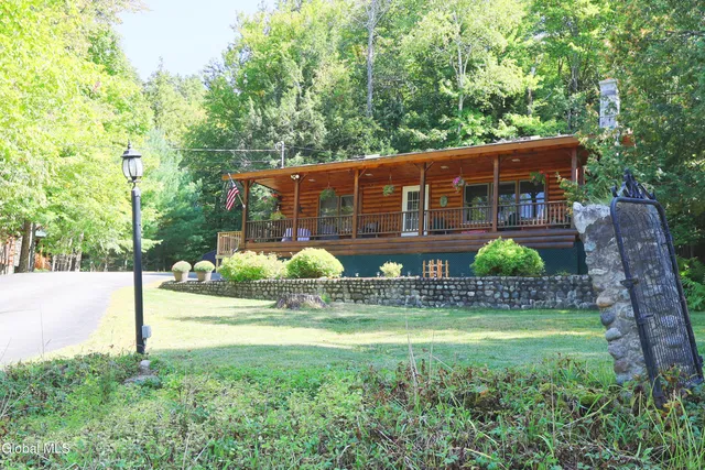 $689,000 | 454 East Shore Drive, Horicon, NY 12808