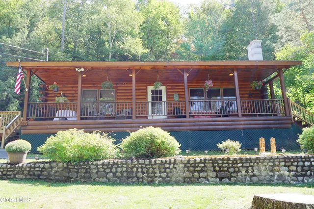 $689,000 | 454 East Shore Drive, Horicon, NY 12808