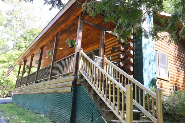 $689,000 | 454 East Shore Drive, Horicon, NY 12808