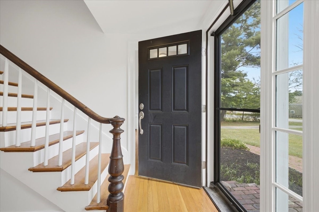 320 First Parish Road Scituate, MA 02066 - Photo 5 of 34