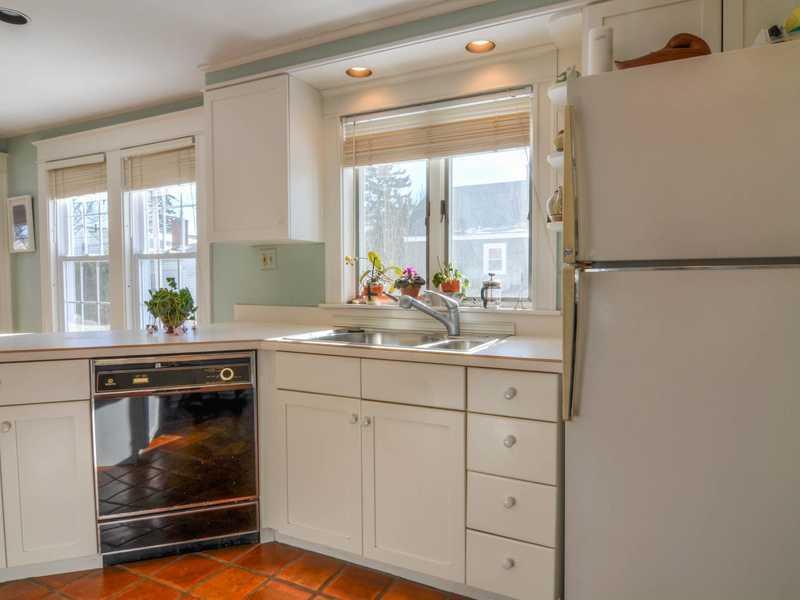 38 Danforth Road South Portland, ME 04106 - Photo 14 of 35 Kitchen.