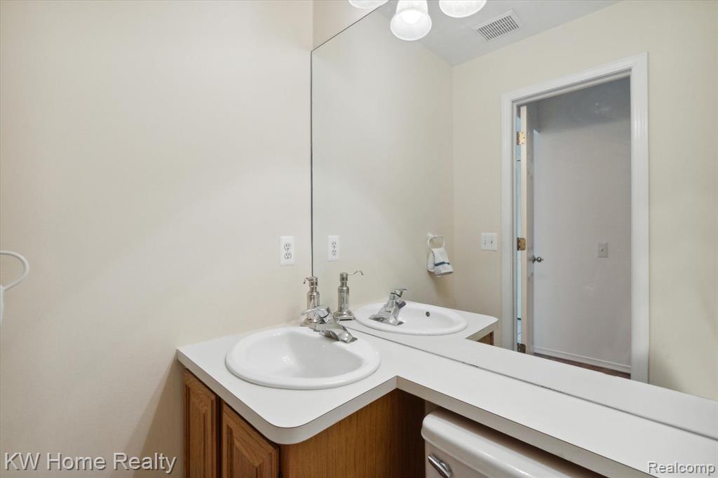 1660 Ridgecrest Rochester, MI 48306 - Photo 23 of 54