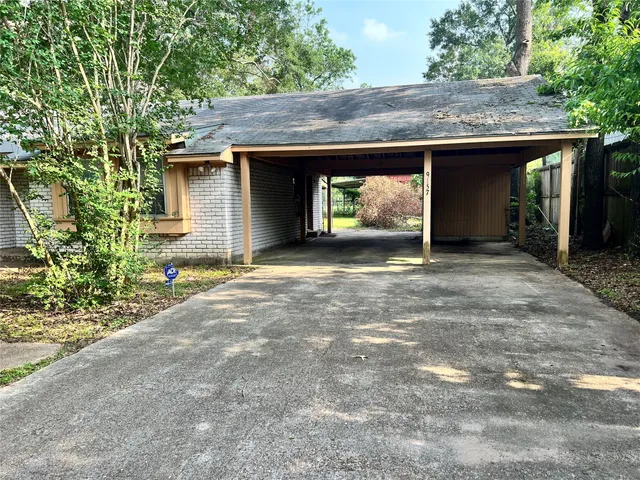 a view of a house with a yard and garage