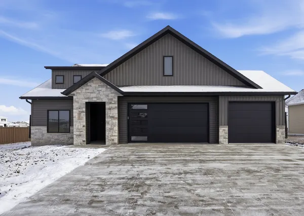 $774,900 | 3296 Timber Crk Circle South, Fargo, ND 58104