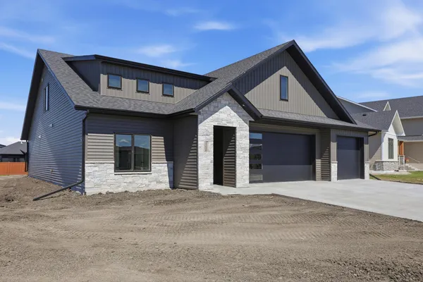 $774,900 | 3296 Timber Crk Circle South, Fargo, ND 58104