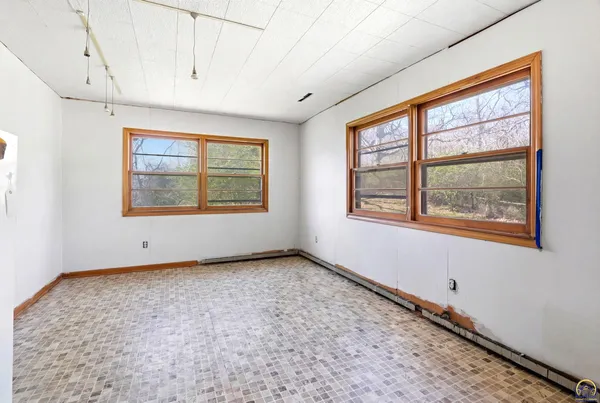 $199,900 | 2935 Northeast Meriden Road, Topeka, KS 66617