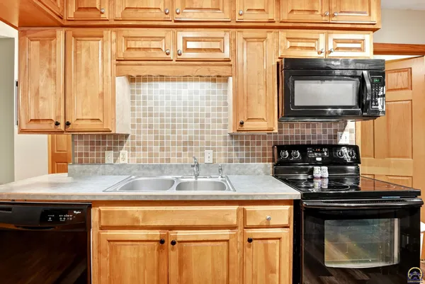 $199,900 | 2935 Northeast Meriden Road, Topeka, KS 66617