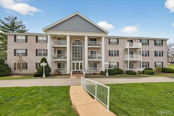 $184,900 | 1122 Sunbolt Drive, Unit K, St. Louis, MO 63129