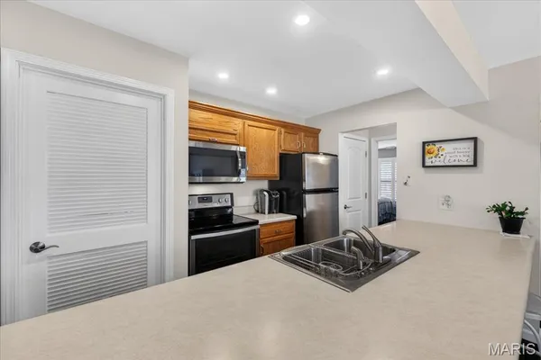 $184,900 | 1122 Sunbolt Drive, Unit K, St. Louis, MO 63129