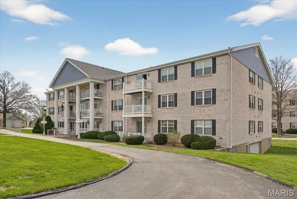 $184,900 | 1122 Sunbolt Drive, Unit K, St. Louis, MO 63129