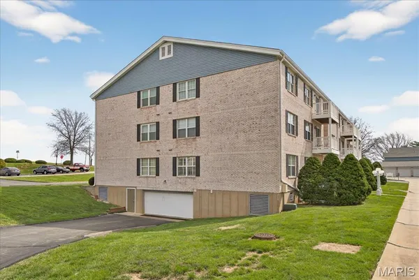 $184,900 | 1122 Sunbolt Drive, Unit K, St. Louis, MO 63129